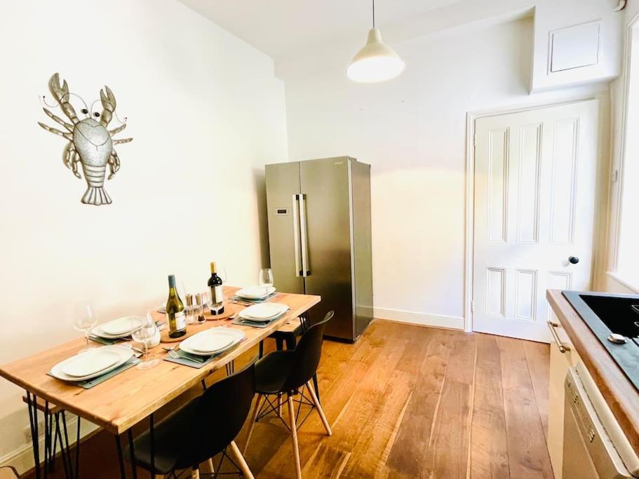Lottie's Lookout, With Fantastic Sea Views Apartment Ventnor