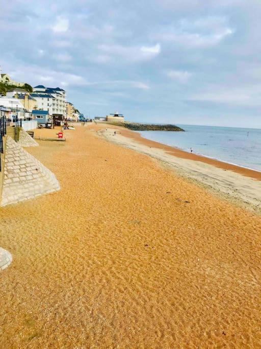 Lottie's Lookout, With Fantastic Sea Views * Ventnor